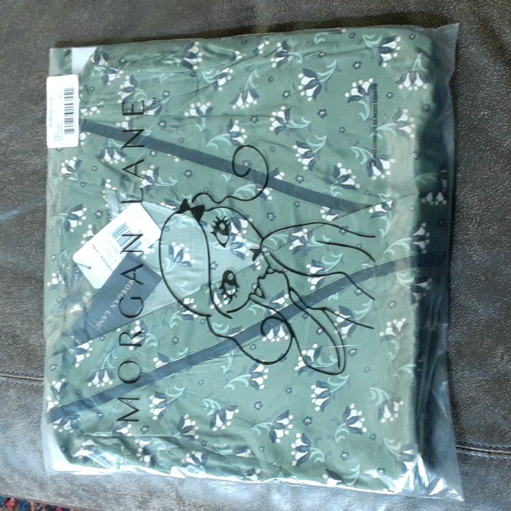 Morgan Lane Robe - Picture 2 of 3